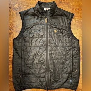 EUC - FJALLRAVEN black puffer vest (men’s large)